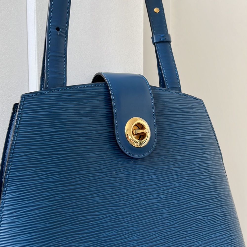 Louis Vuitton Epi Cluny Shoulder Bag EUC - Picture 2 of 10
